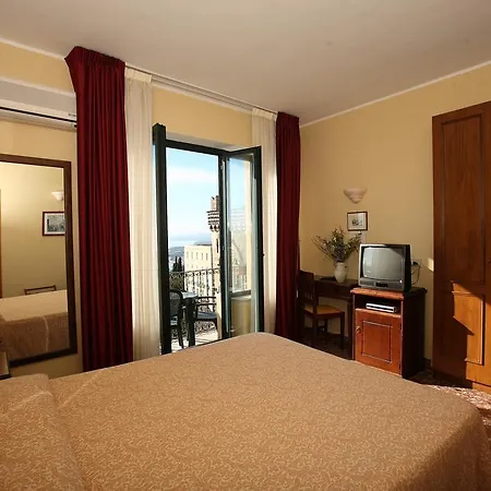 Отель Del Corso 3*